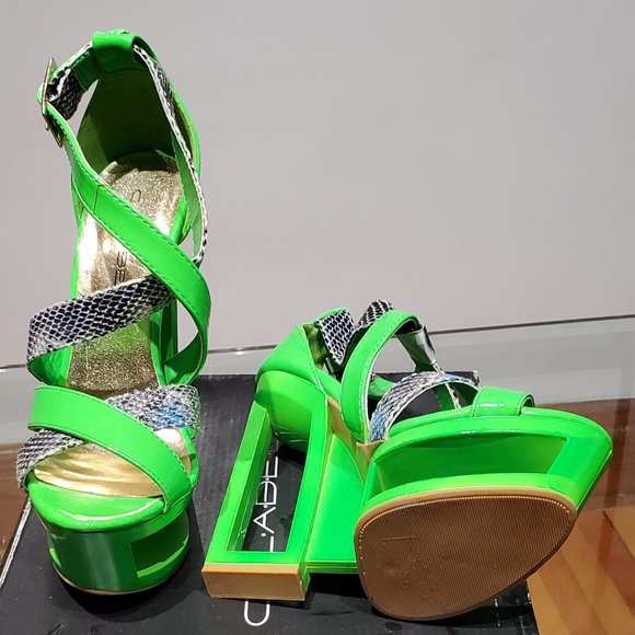 Cutout wedges in neon green - Picture 5 of 5